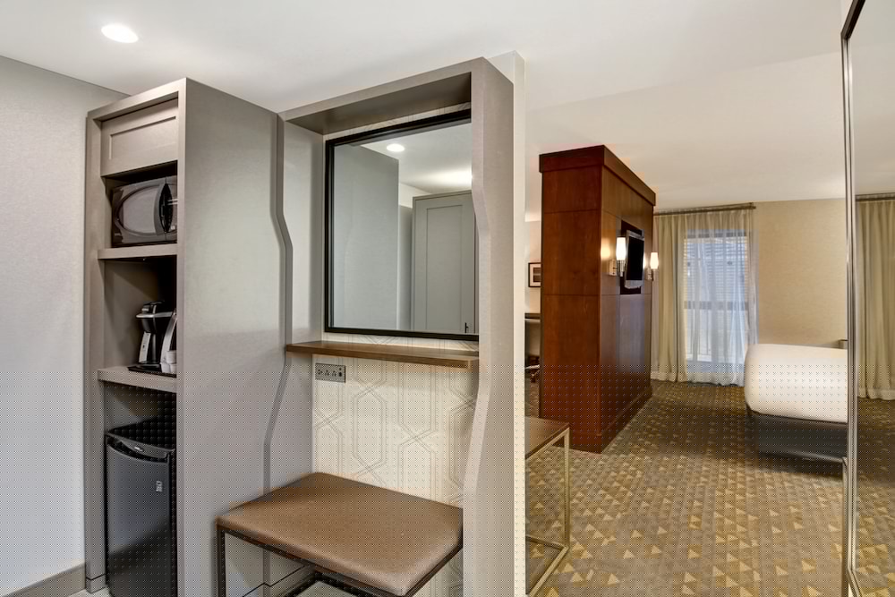 Holiday Inn Oakville Centre 25/81