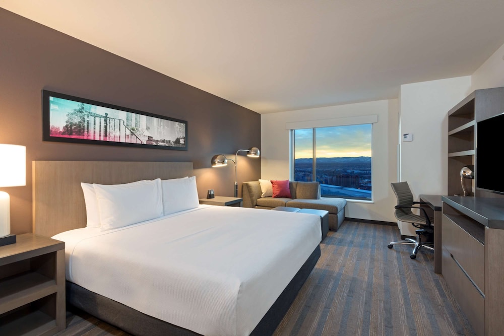 Room, King Bed, Den, Accessible