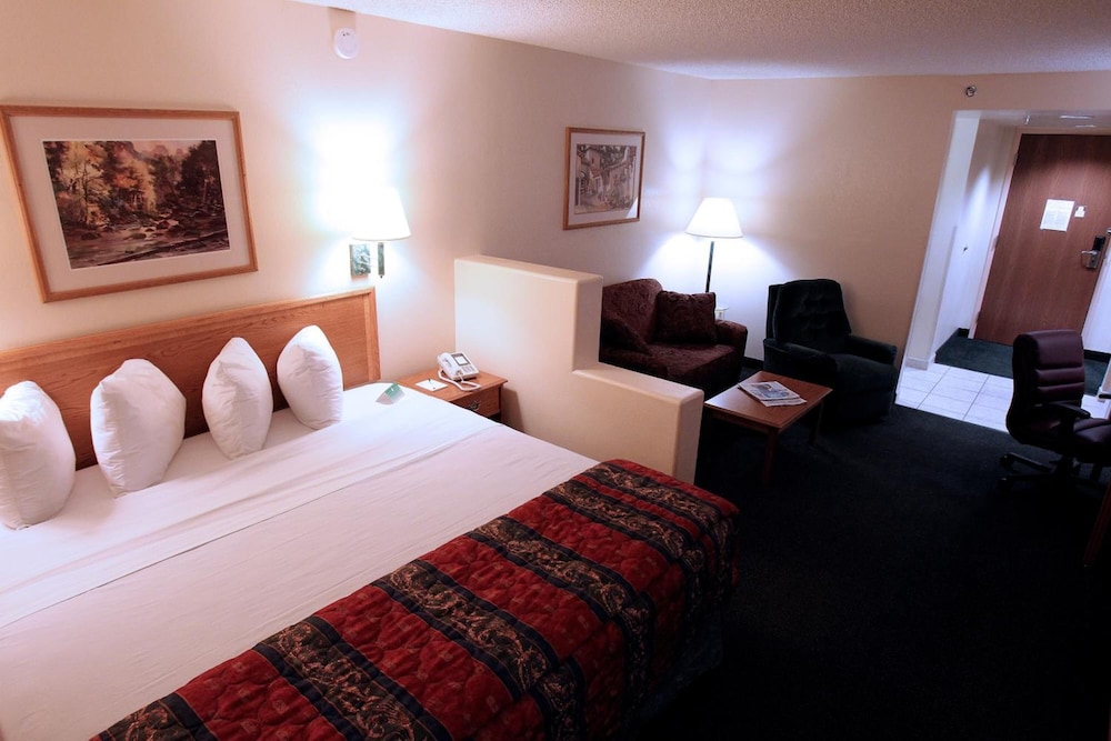 Gateway Studio Suites 12/54