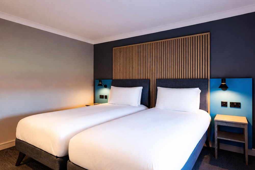 ROOM, TWIN BEDS