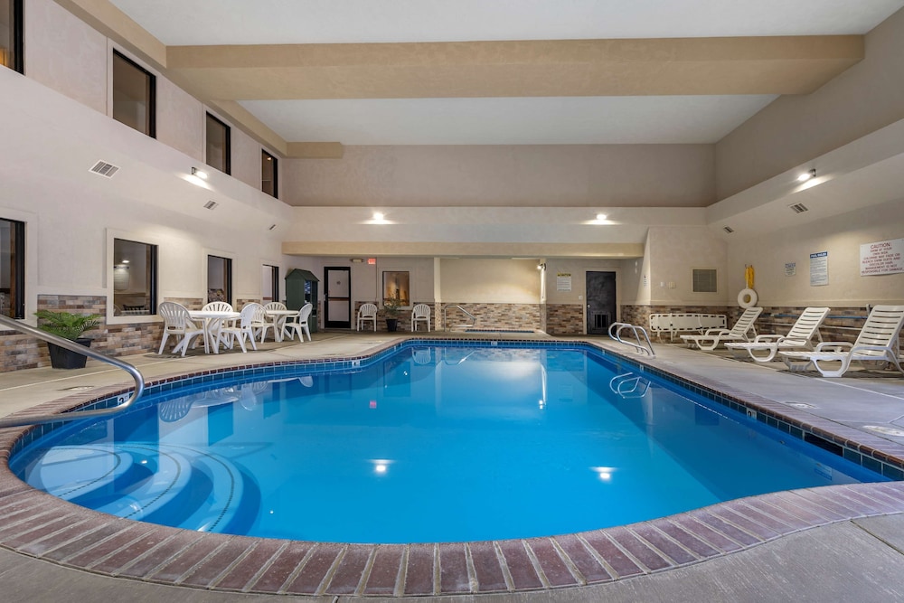 Best Western Desert Inn 1/50