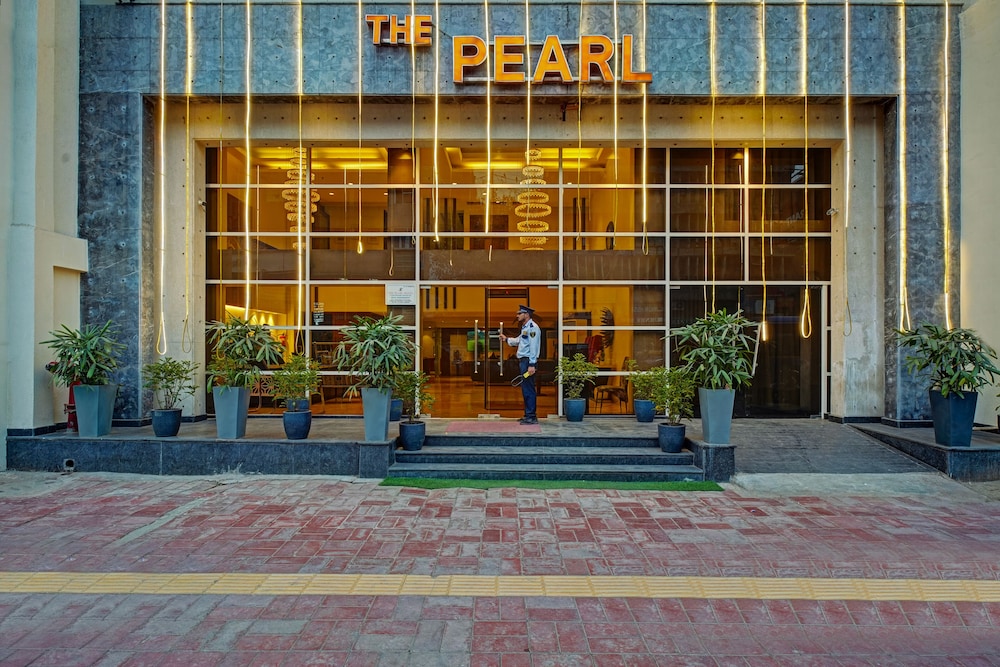 The Pearl Hotel 4/50
