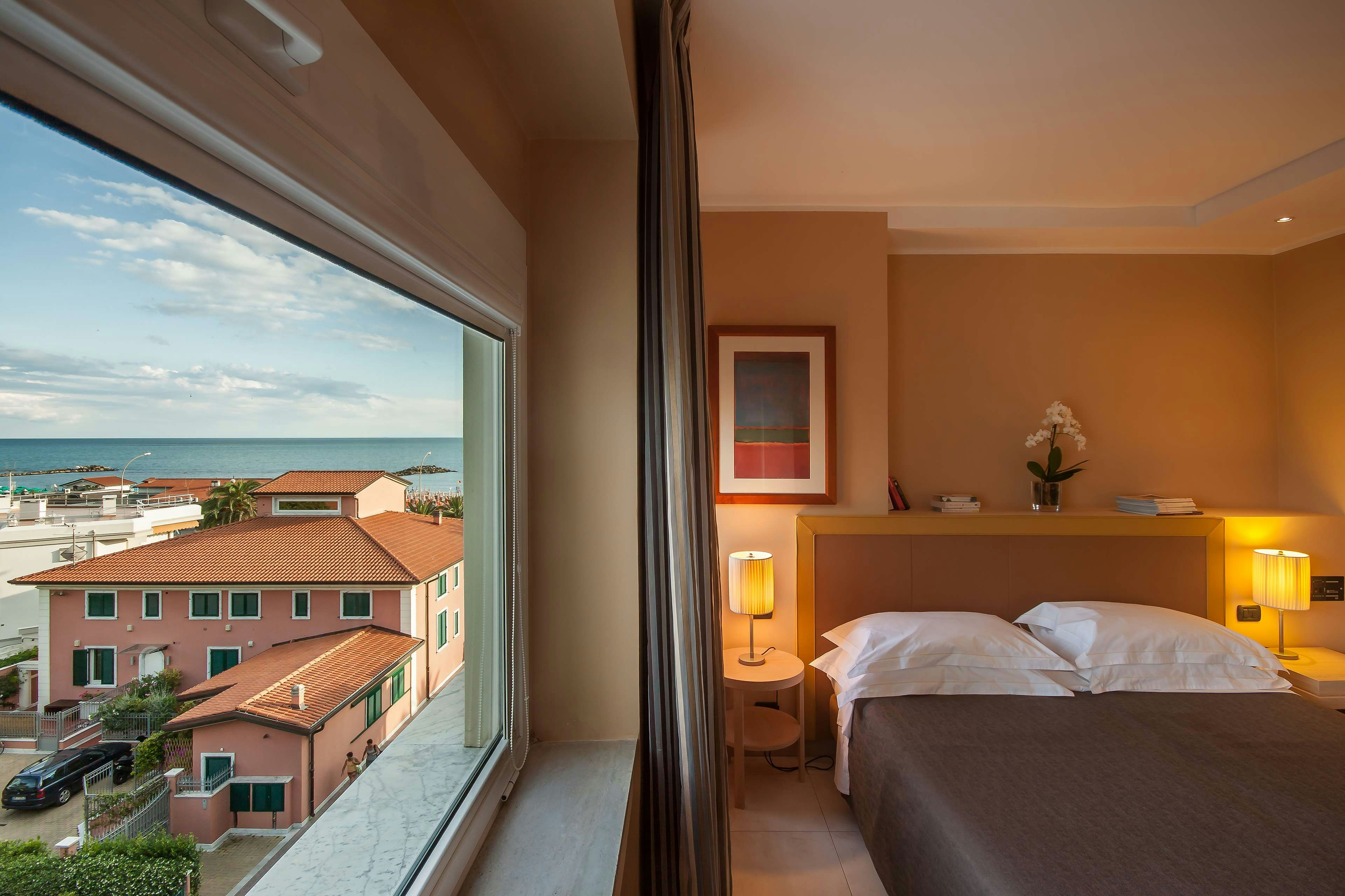 Hotel Excelsior 8/22