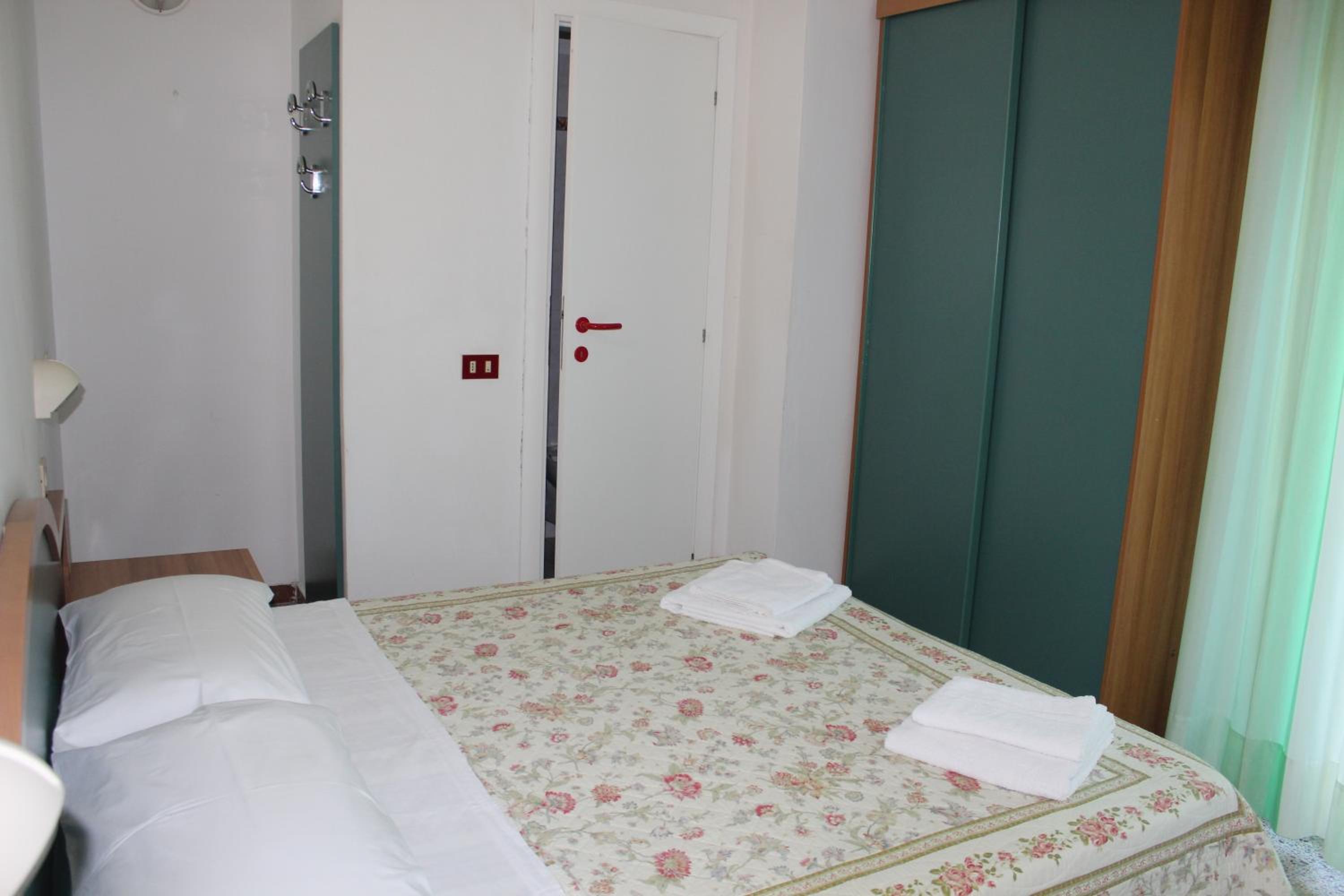 Hotel Santini 6/26