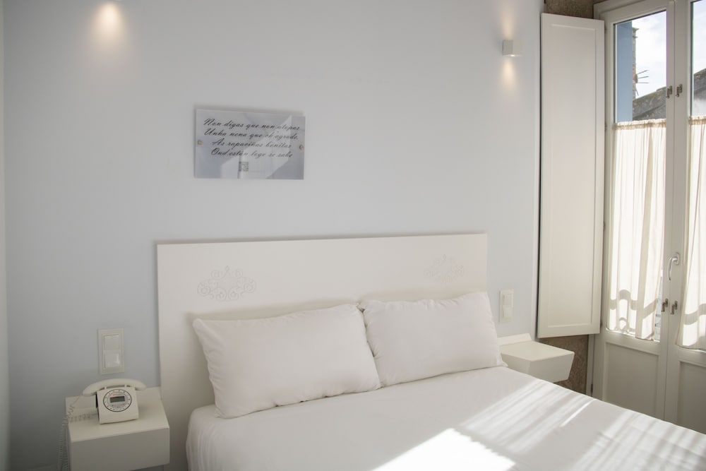 ECONOMY, DOUBLE OR TWIN BED