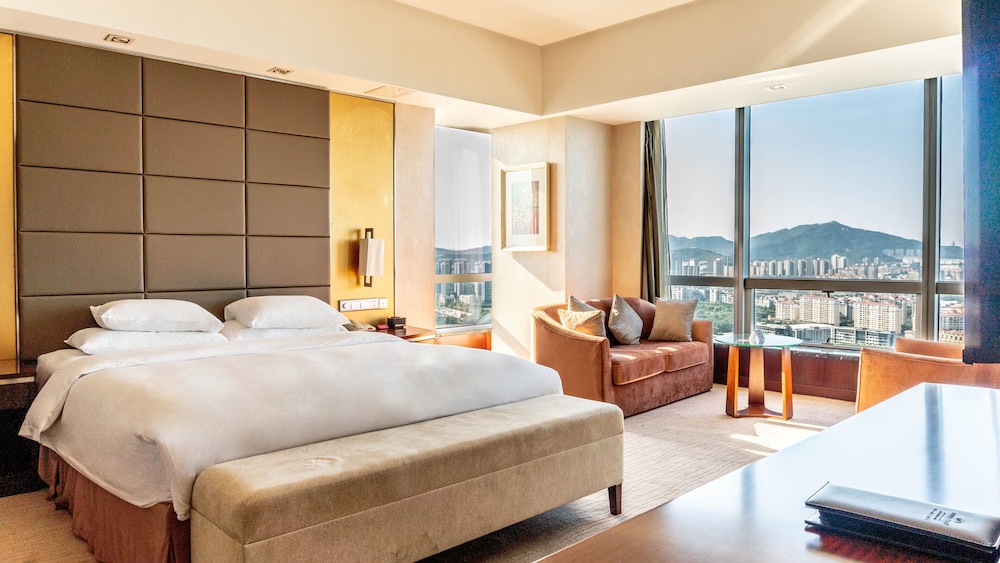 2 Bedrooms, Suite, 2 King Beds, City View, Dining Area