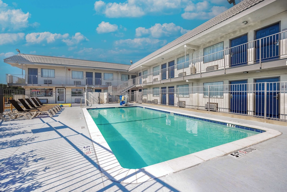 Motel6 Fort Worth, TX - East 37/45
