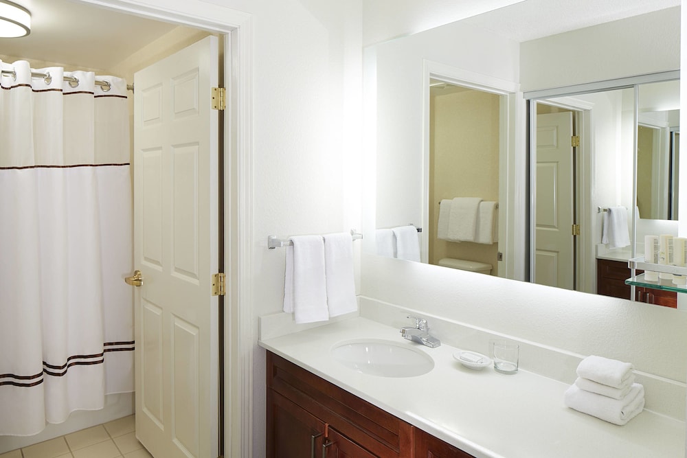Residence Inn Milwaukee Downtown by Marriott 18/54