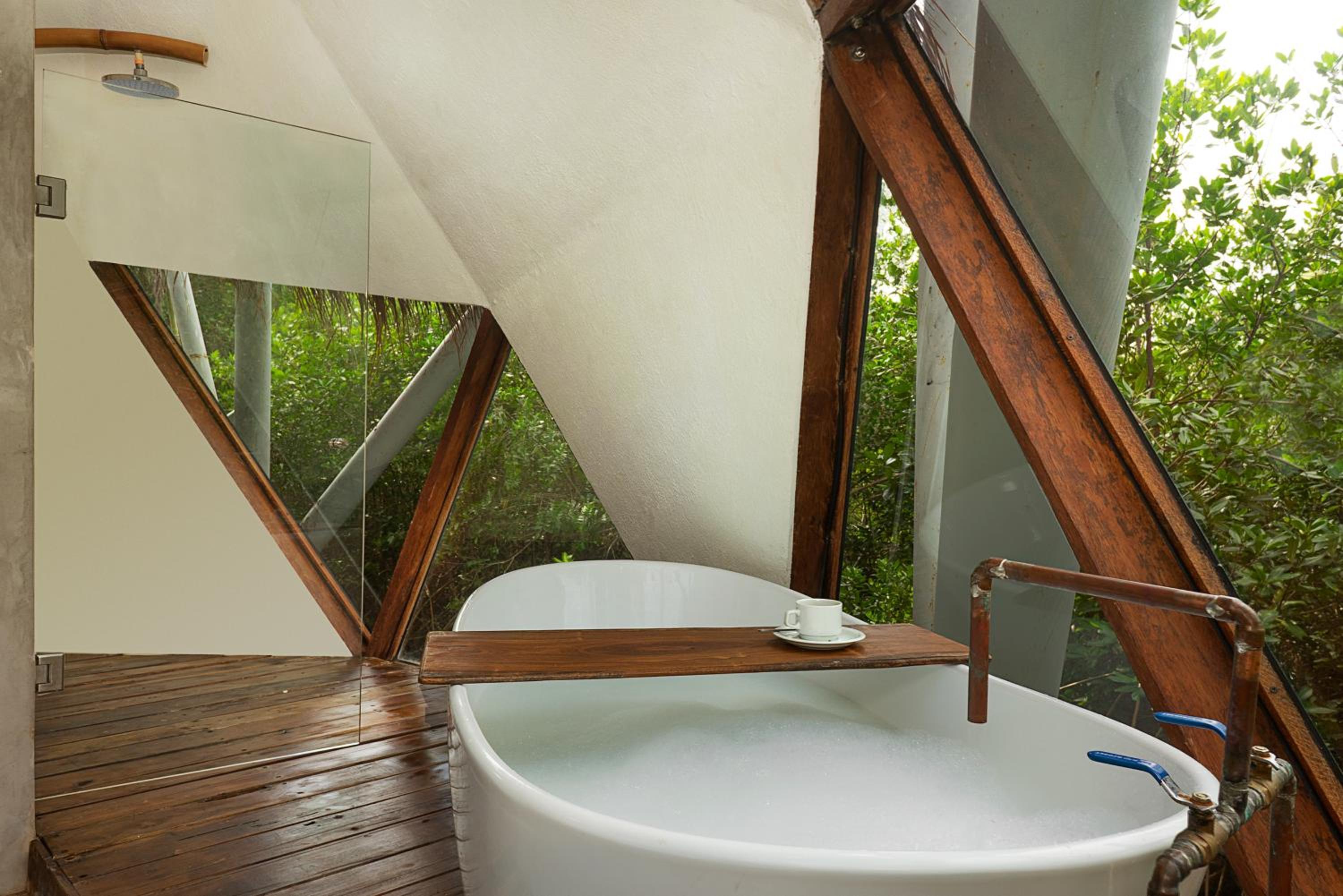 Mamasan Treehouses & Cabins 49/50