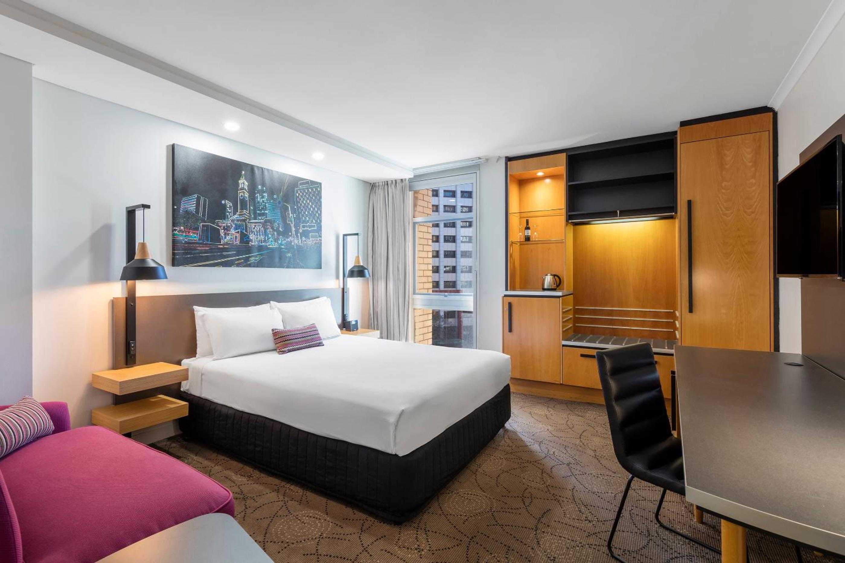 Superior, King Bed, Corner, Mercure Brisbane King George Square 5/6