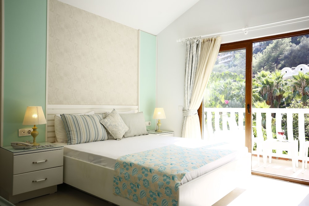 ROOM, GARDEN VIEW