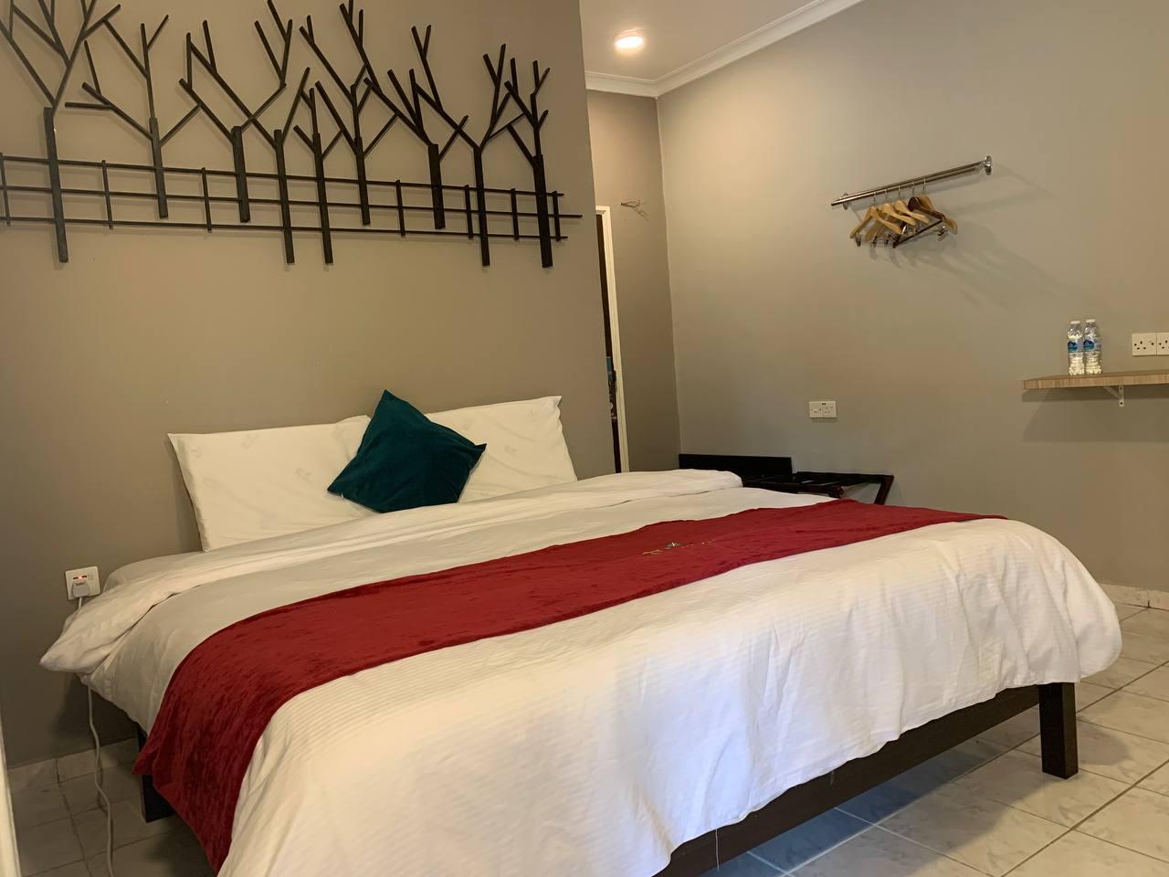 2 Bedrooms, Apartment, Side Pool View