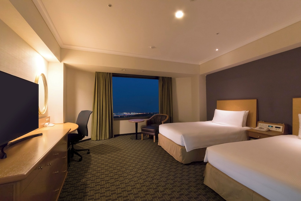 Plus, Deluxe, Twin Beds, Airport View