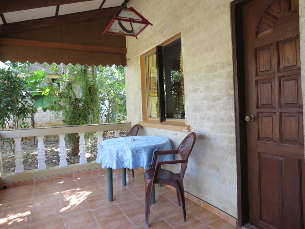 Alonaland Resort Apartelle 27/50