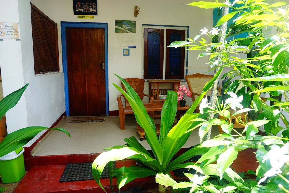 Star Rest Beach Hotel Arugambay 4/50