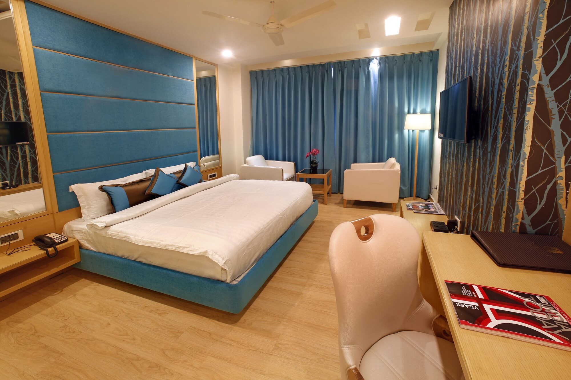 1 BEDROOM, DELUXE, DOUBLE OR TWIN BED, CITY VIEW