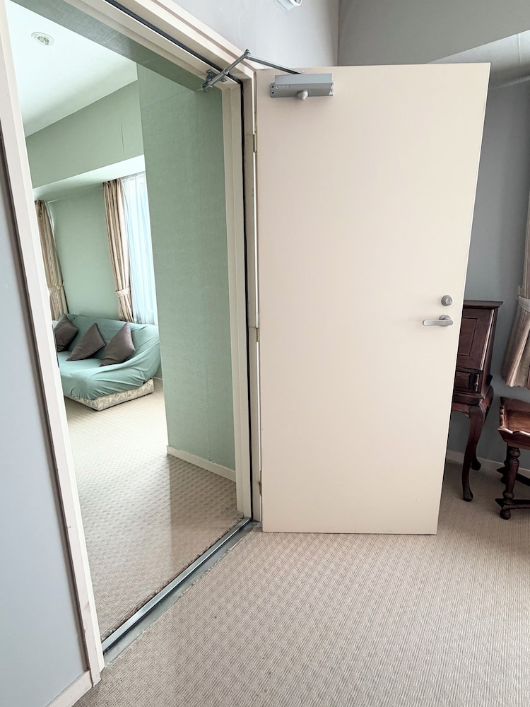 Shonan Kamakura Crystal Hotel 89/89