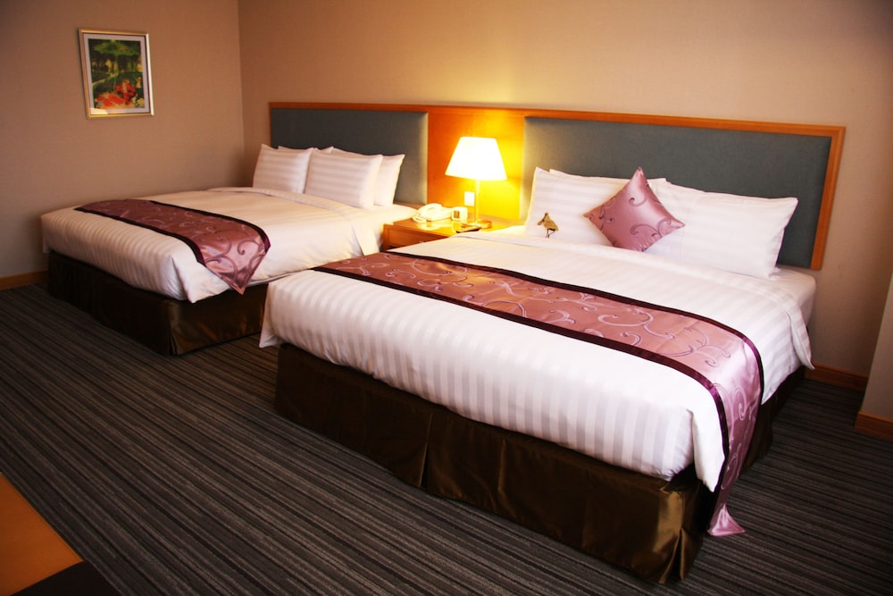 DELUXE, QUADRUPLE, 2 QUEEN BEDS
