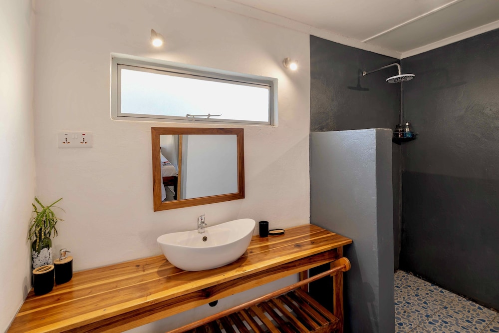 Kamunjila Lodge 50/50