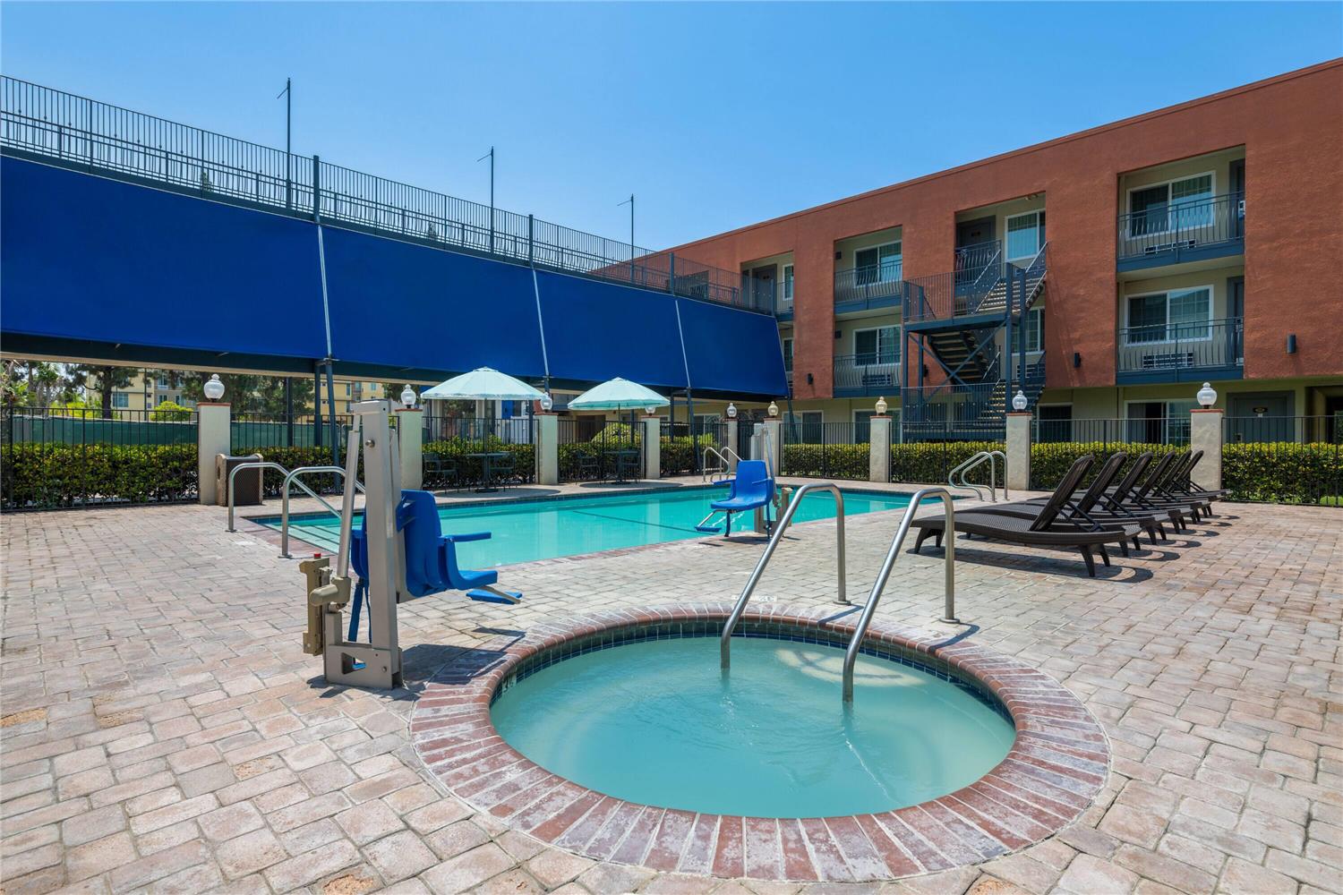 Travelodge Inn & Suites by Wyndham Anaheim on Disneyland Dr 29/31