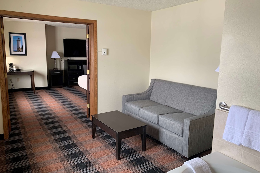 Baymont by Wyndham Waupun 19/31
