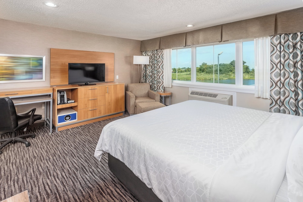 Standard, King Bed, Extra Floor Space