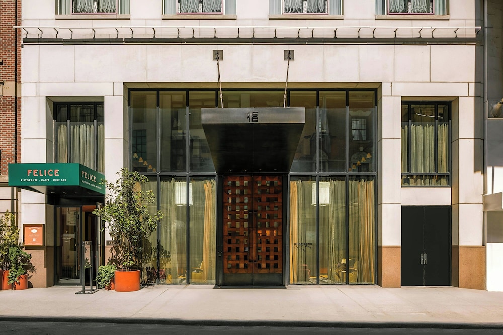 Chambers Hotel 2/70
