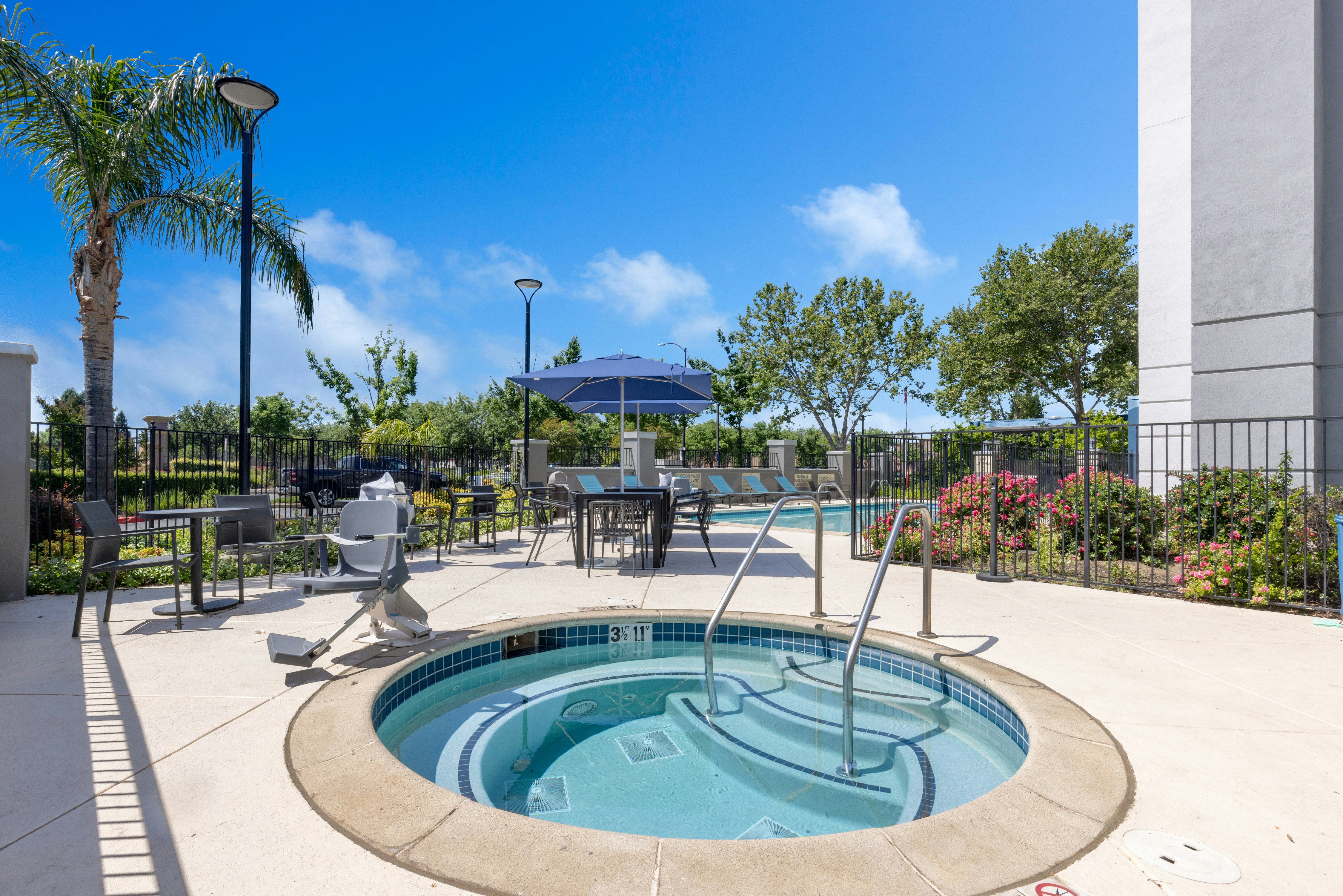 Hampton Inn Suites Yuba City 44/44