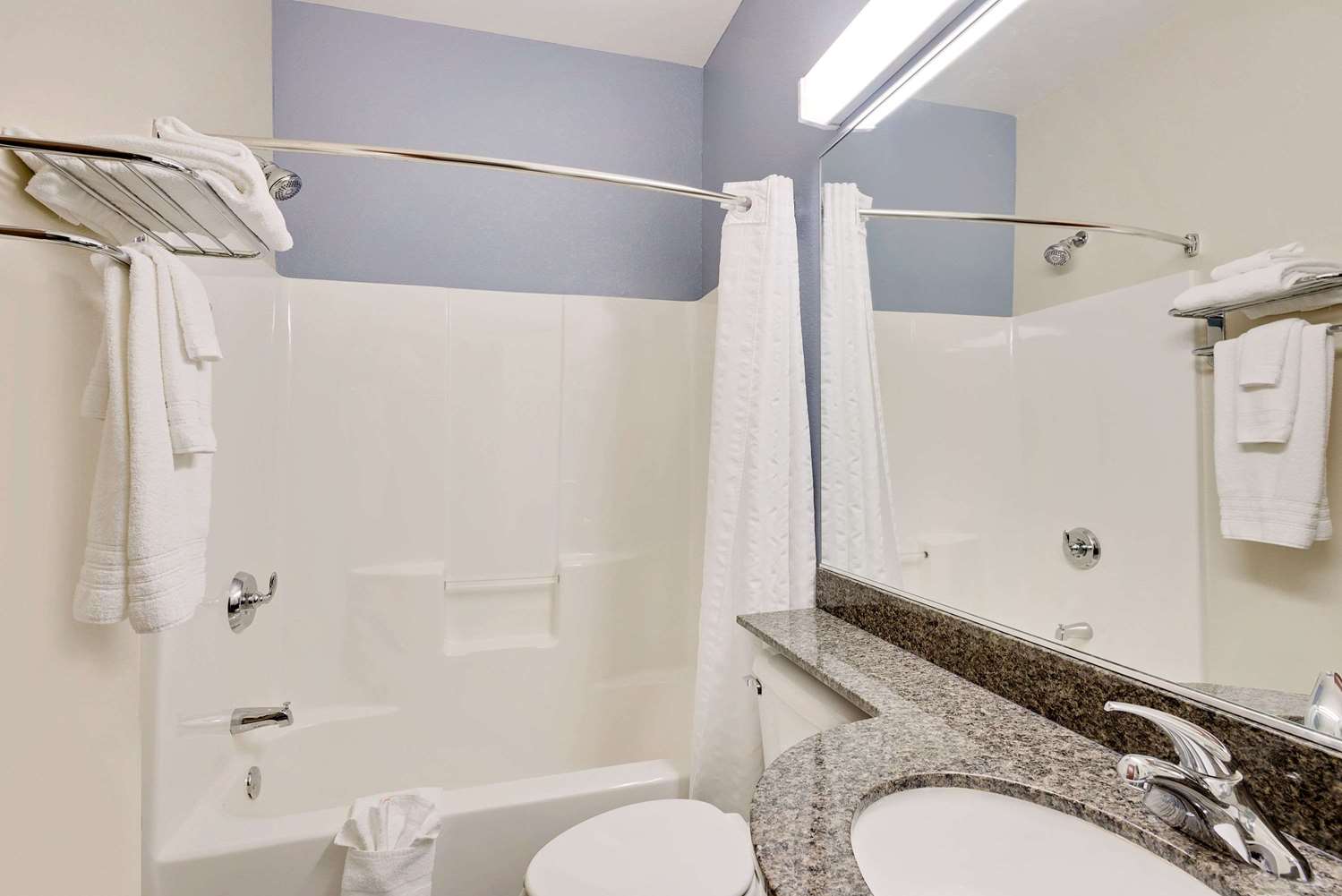 Microtel Inn & Suites By Wyndham Geneva 10/11