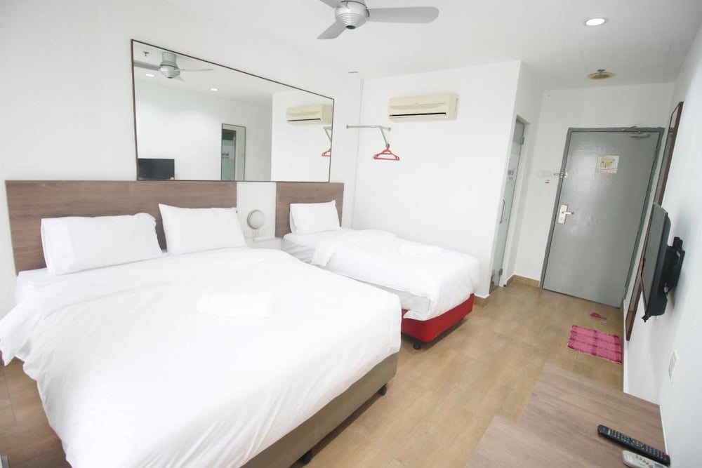 Tropical Hotel at Kota Damansara 8/26