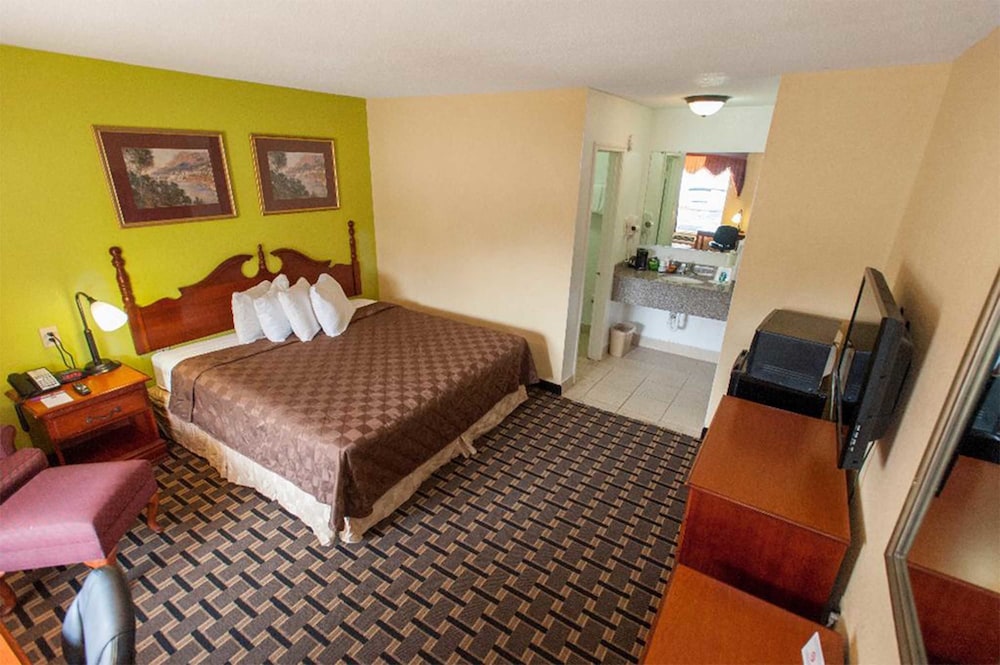 Travelodge by Wyndham Jackson North 13/26