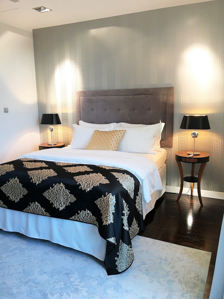 2 Bedrooms, Superior, Suite, Twin Beds, King Bed, Old Town View, 2 Bathrooms