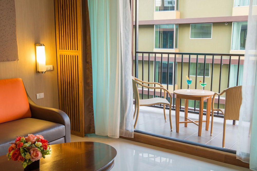 DYNASTY GRANDE HOTEL 35/45