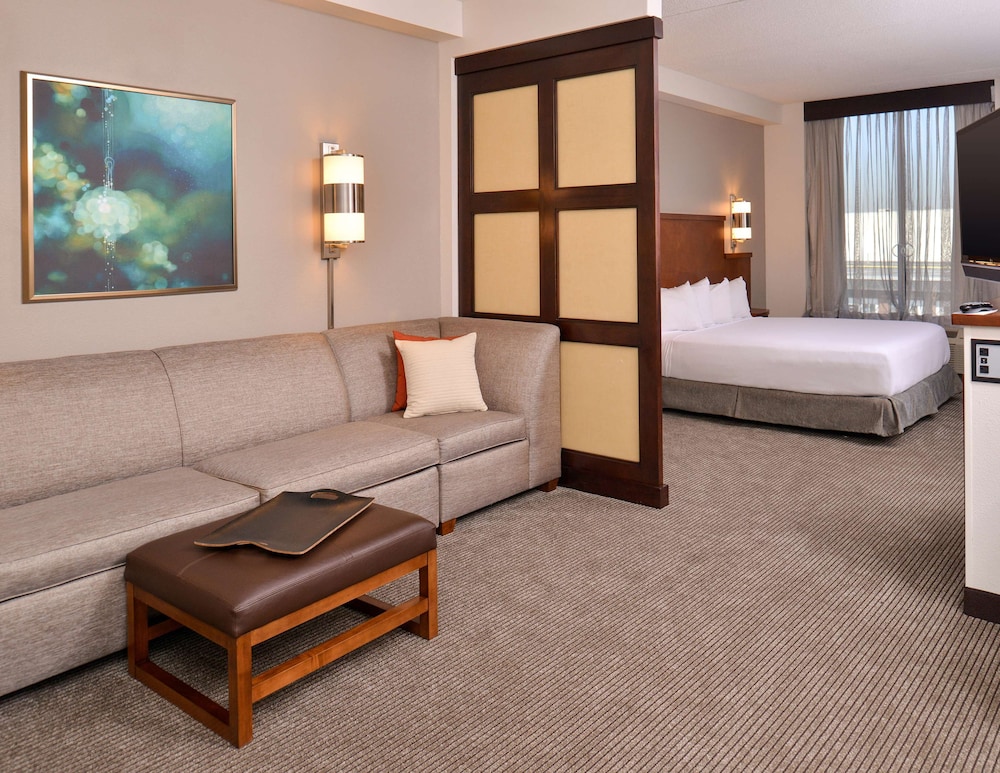 Hyatt Place Garden City 43/69