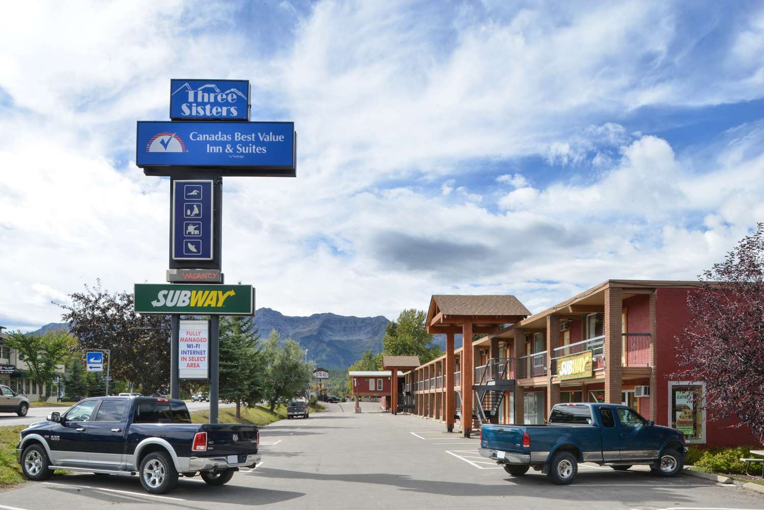 EasyStay Inn & Suites Fernie 35/37