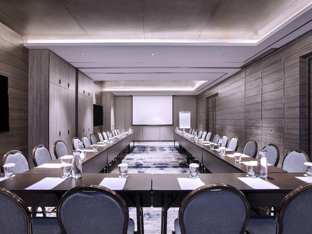 Mercure Tangerang Bsd City 60/67