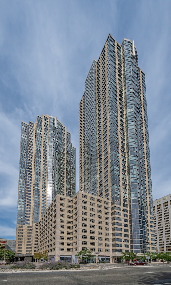 Global Luxury Suites Downtown Jersey City 1/71