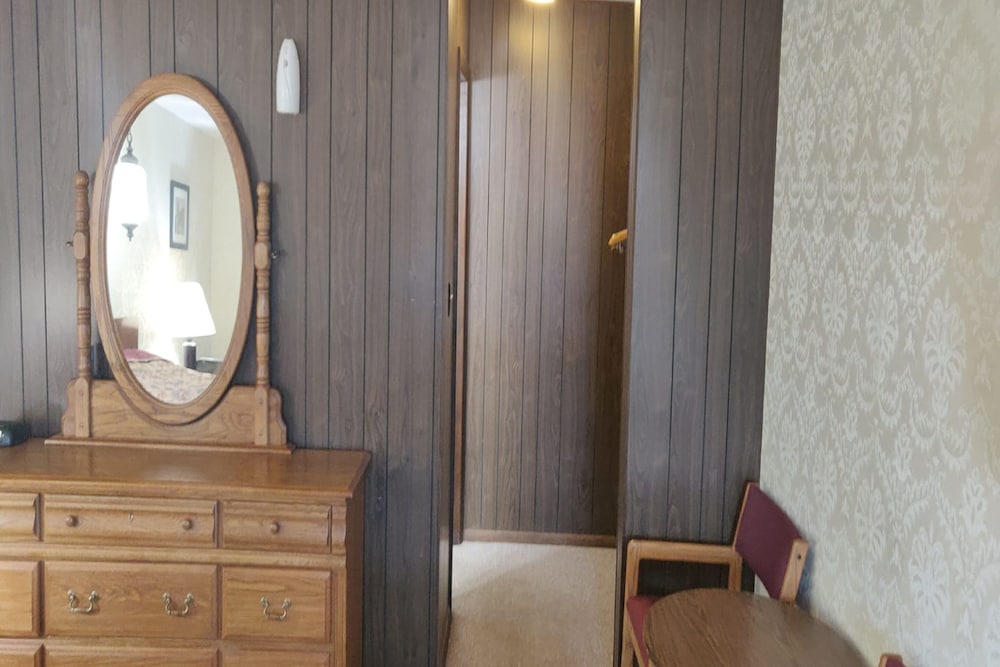 Love Hotels Tomahawk at Lake Mohawksin WI 7/49