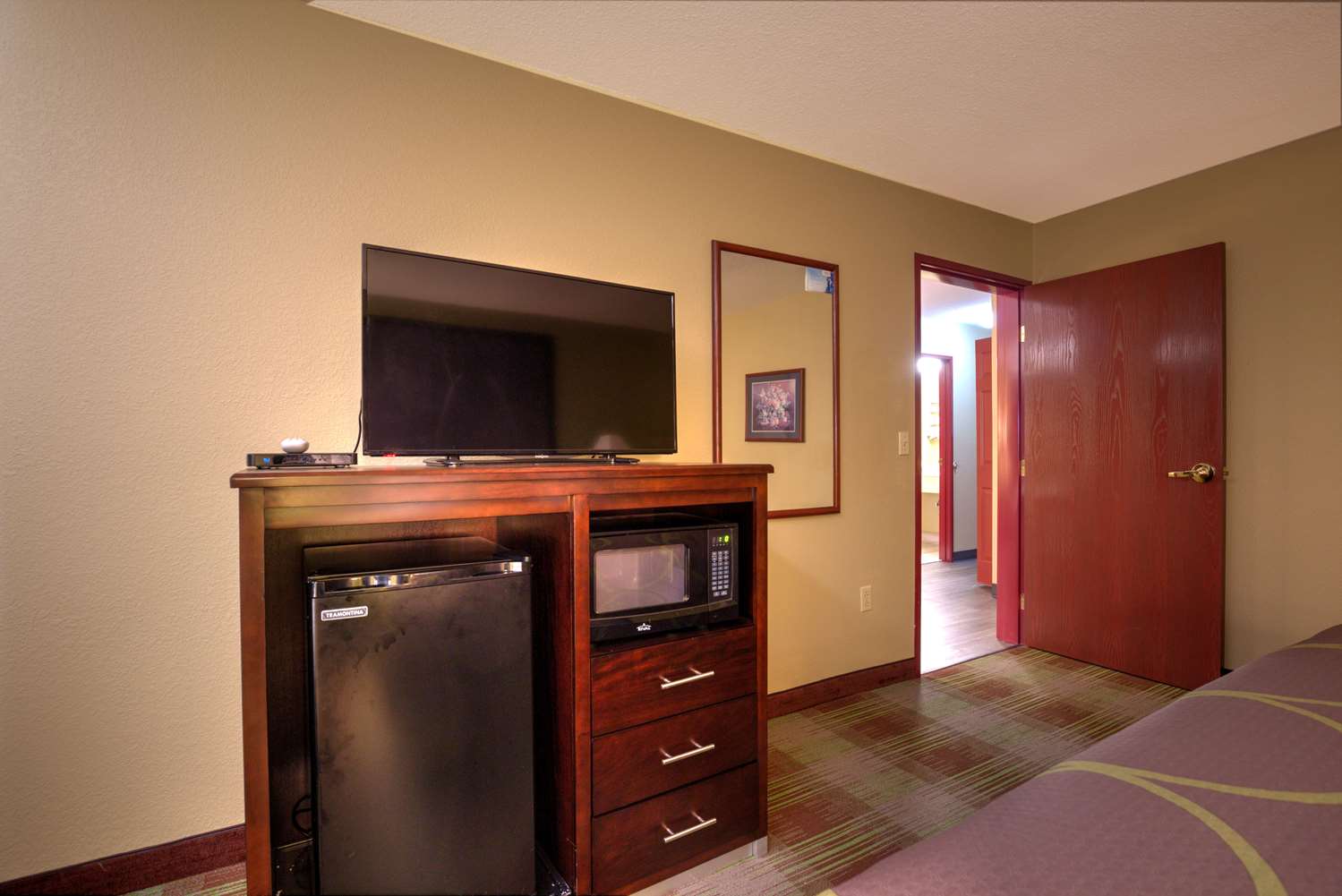 Super 8 by Wyndham Waterloo 2/13