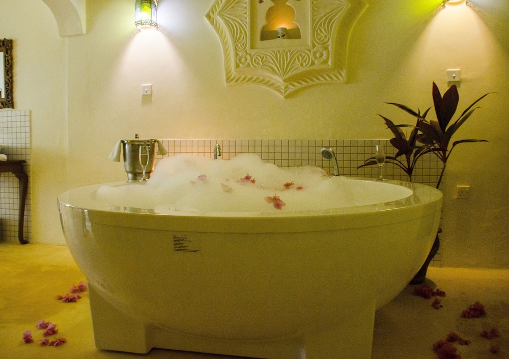 Blue Marlin Beach Hotel 49/50