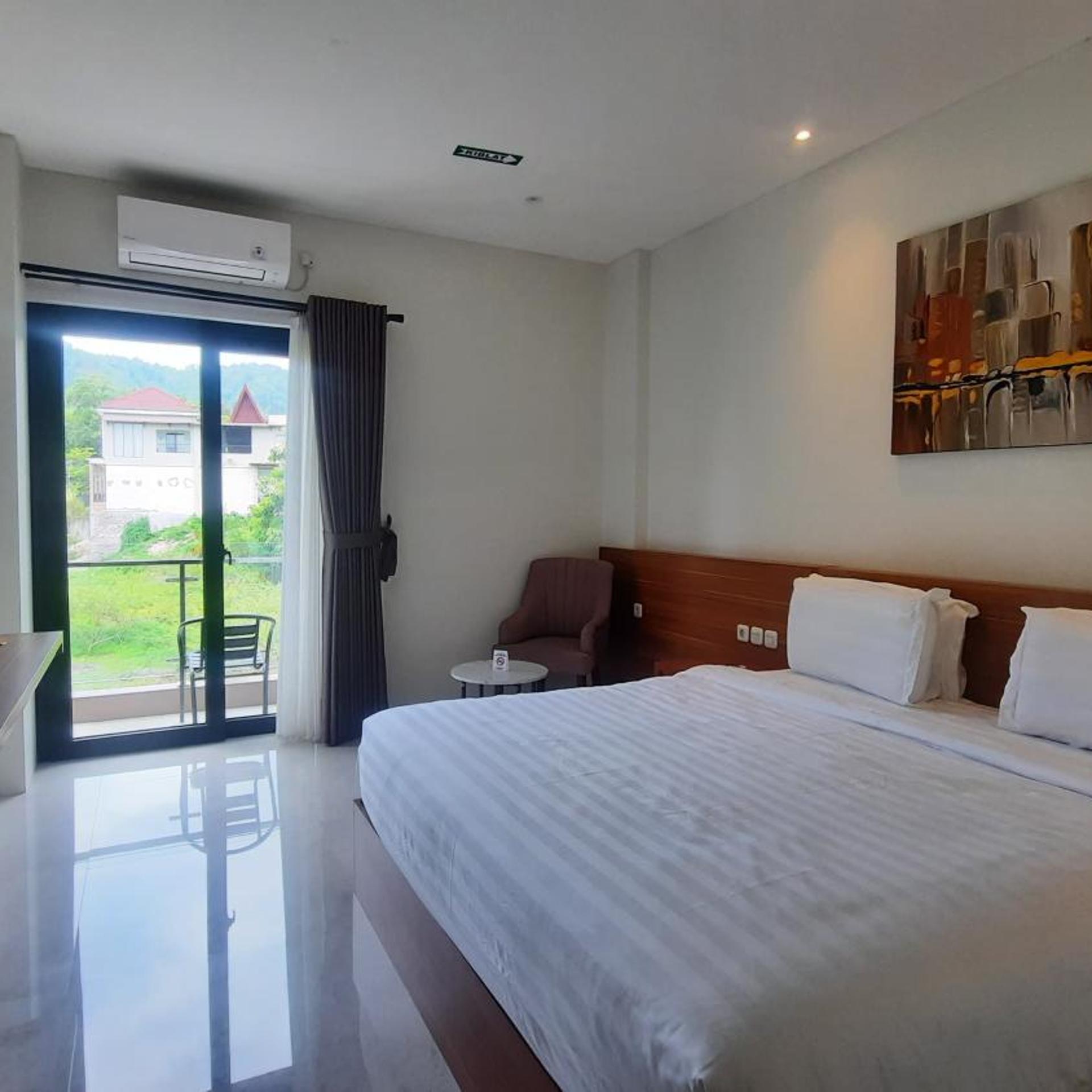 Gemma Hotel Balige 4/23