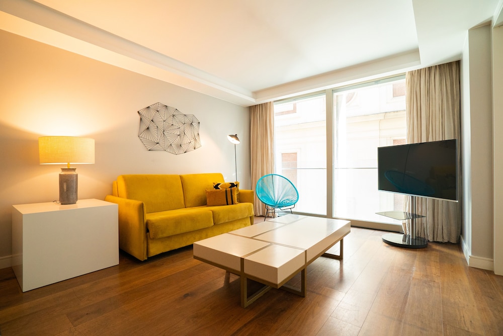 SmartRental Collection Gran Via Centric II 38/57