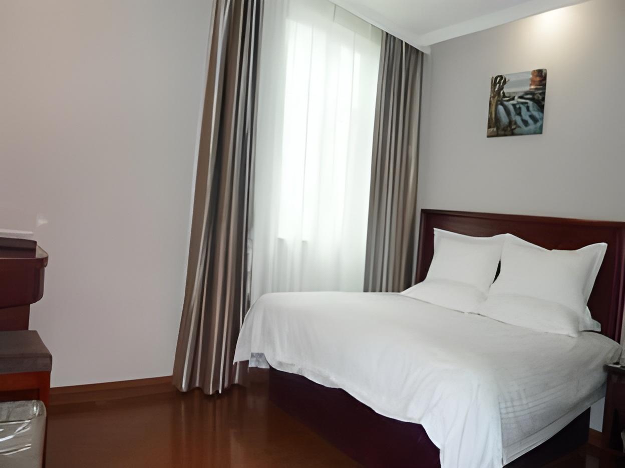 GUEST ROOM, GARDEN VIEW