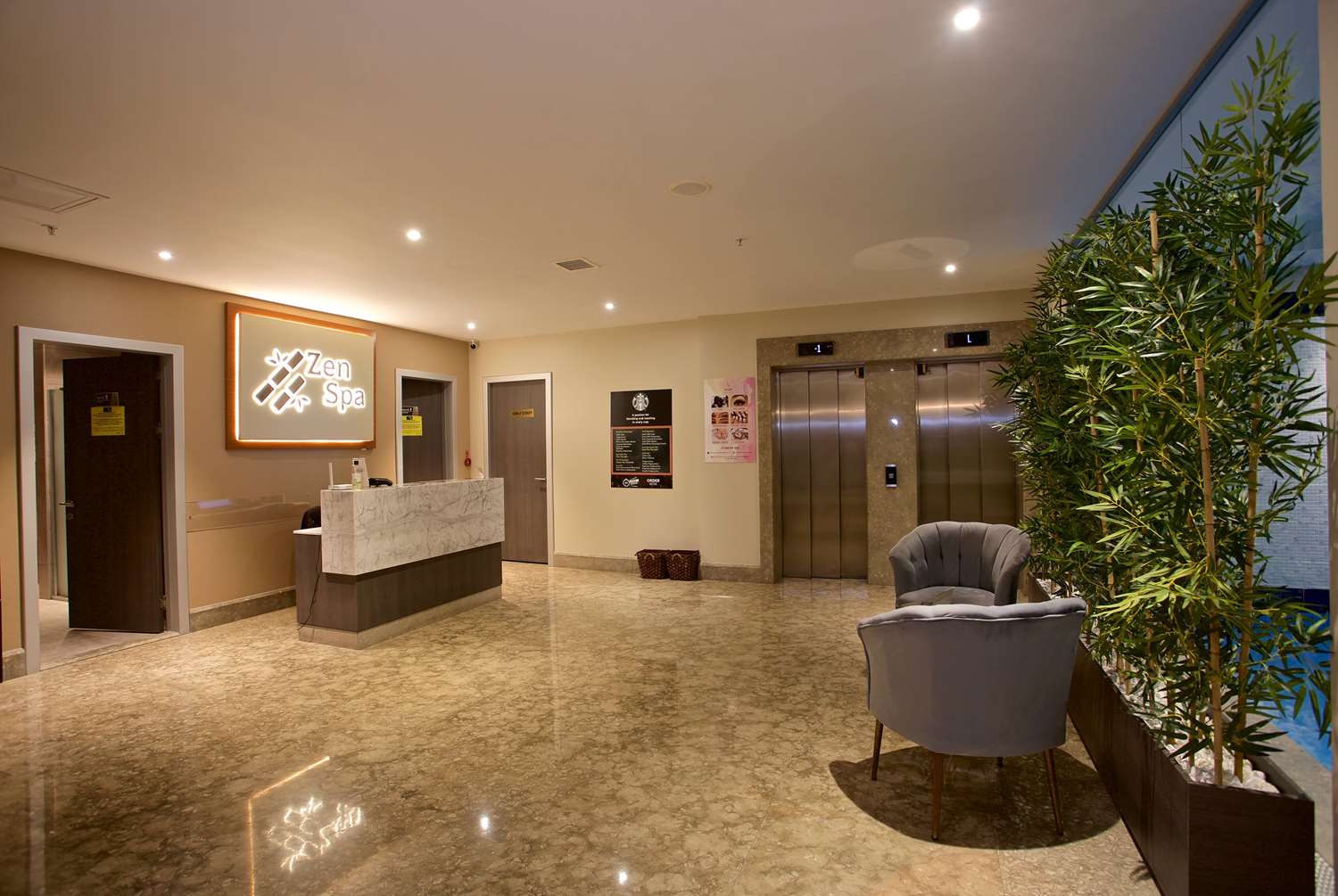 Lobby at Ramada By Wyndham Istanbul Taksim, ISTANBUL