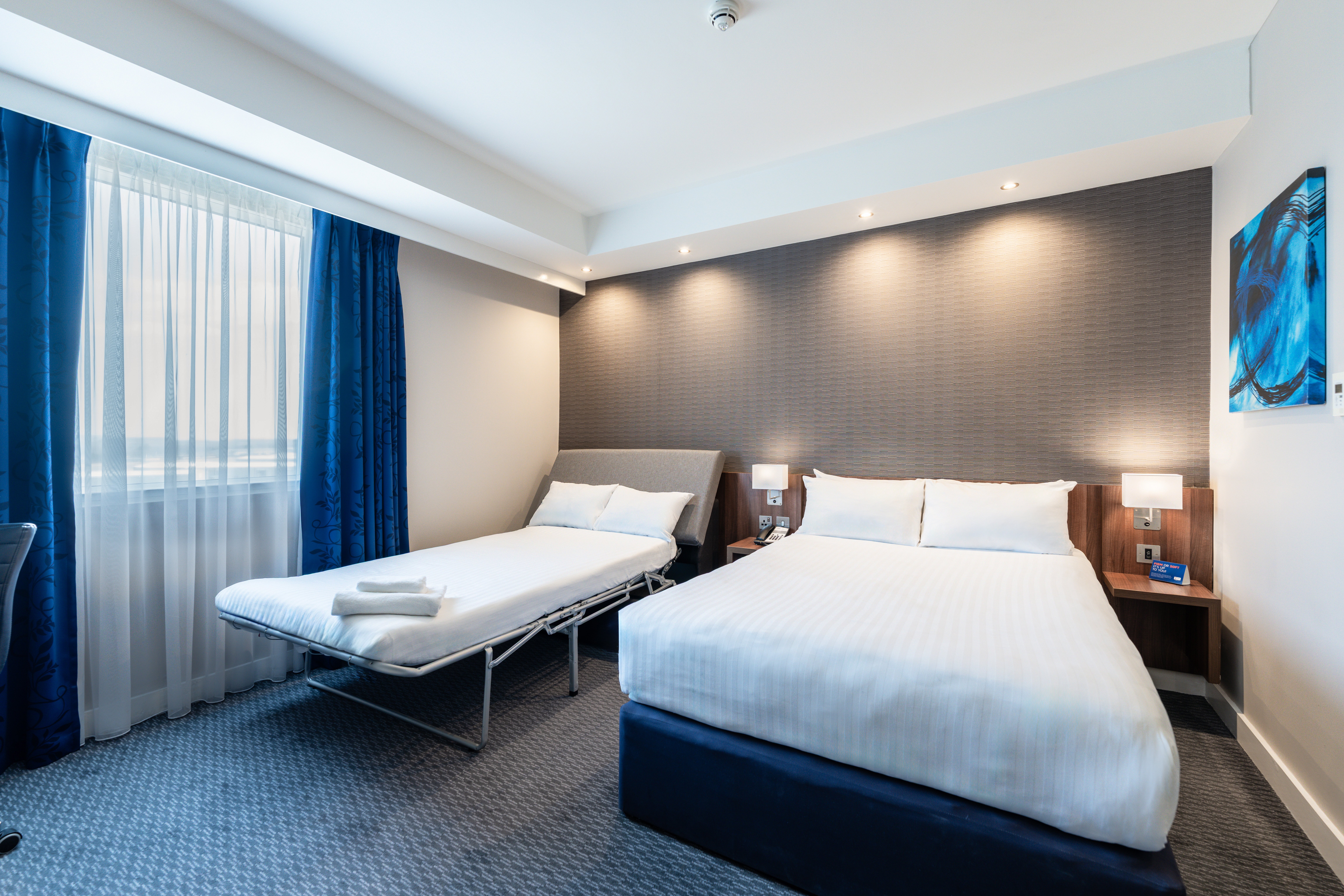 Holiday Inn Express Aberdeen Airport 33/72