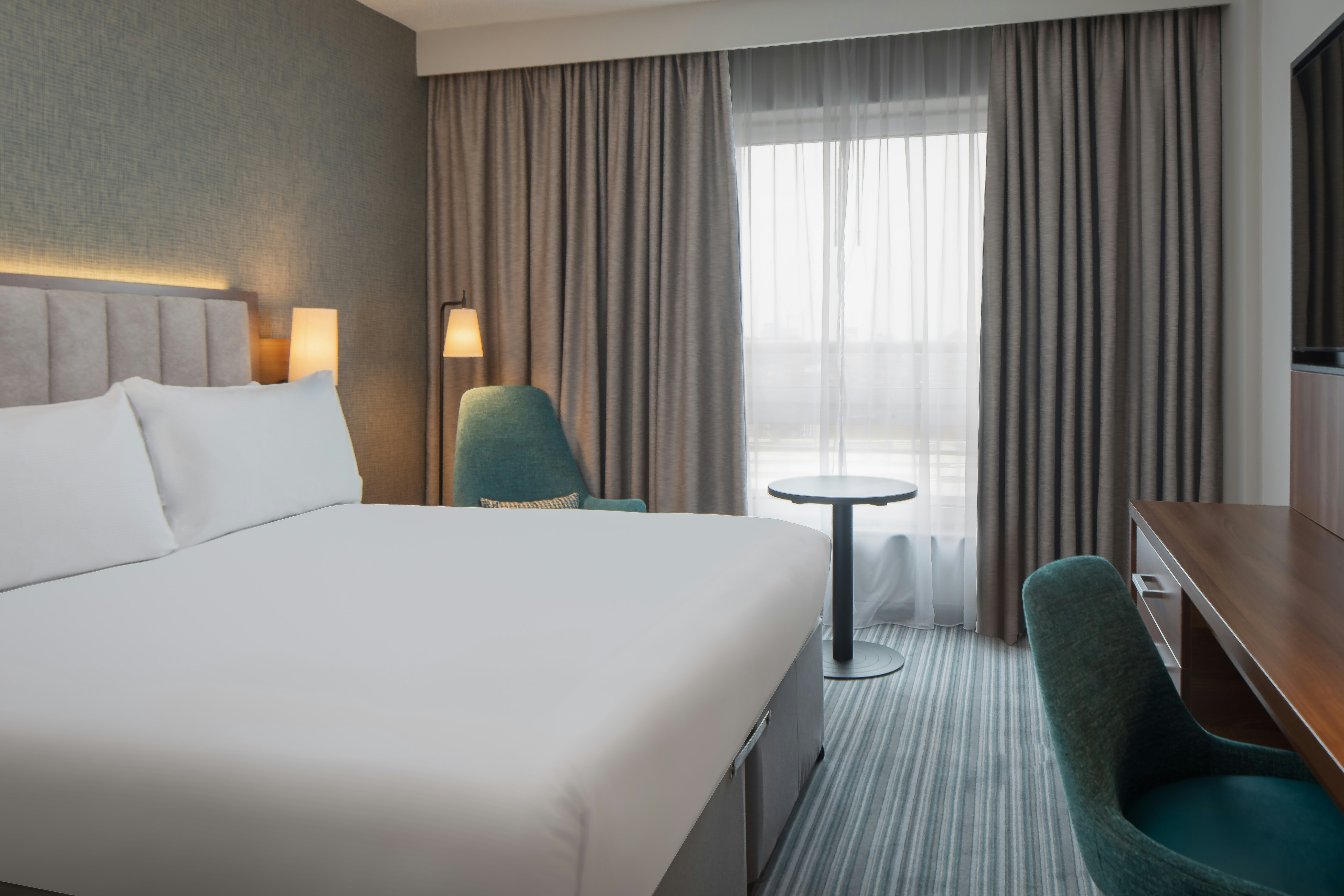 Guest Room, King Bed