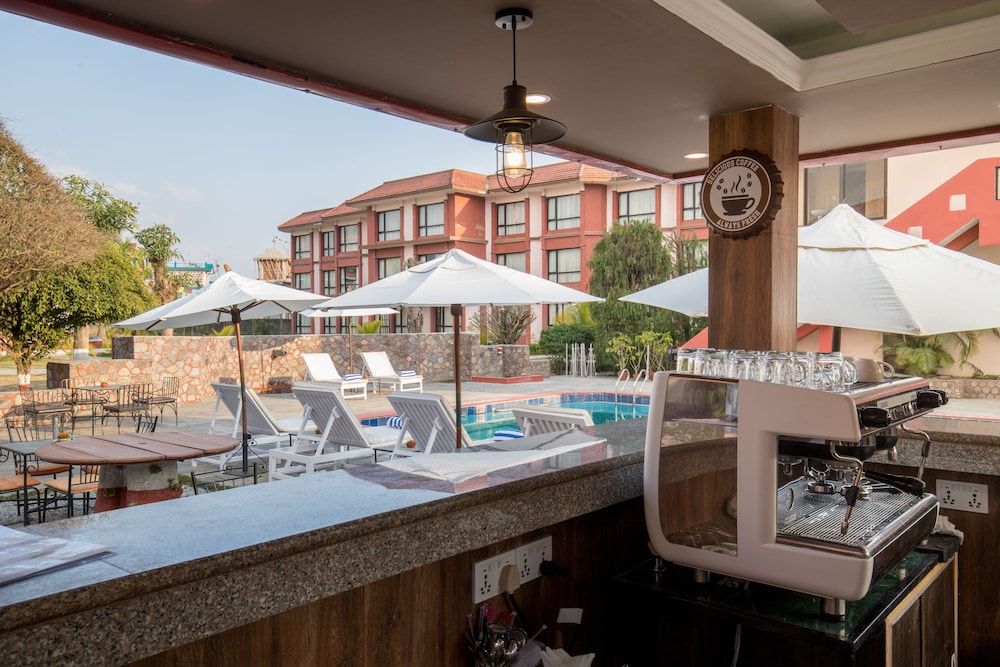 Pokhara Grande 39/80