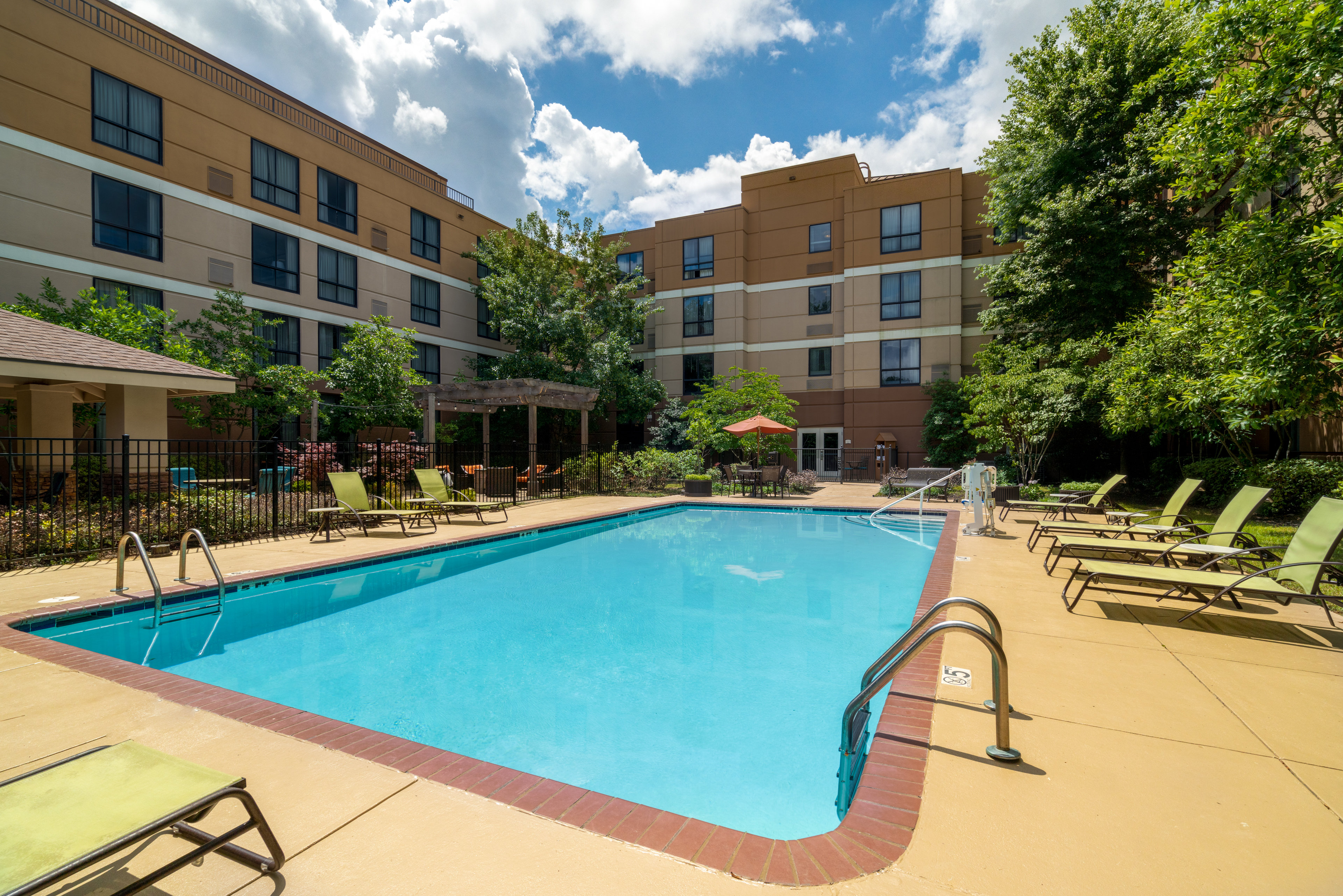 Staybridge Suites Memphis-Poplar Ave East 37/73