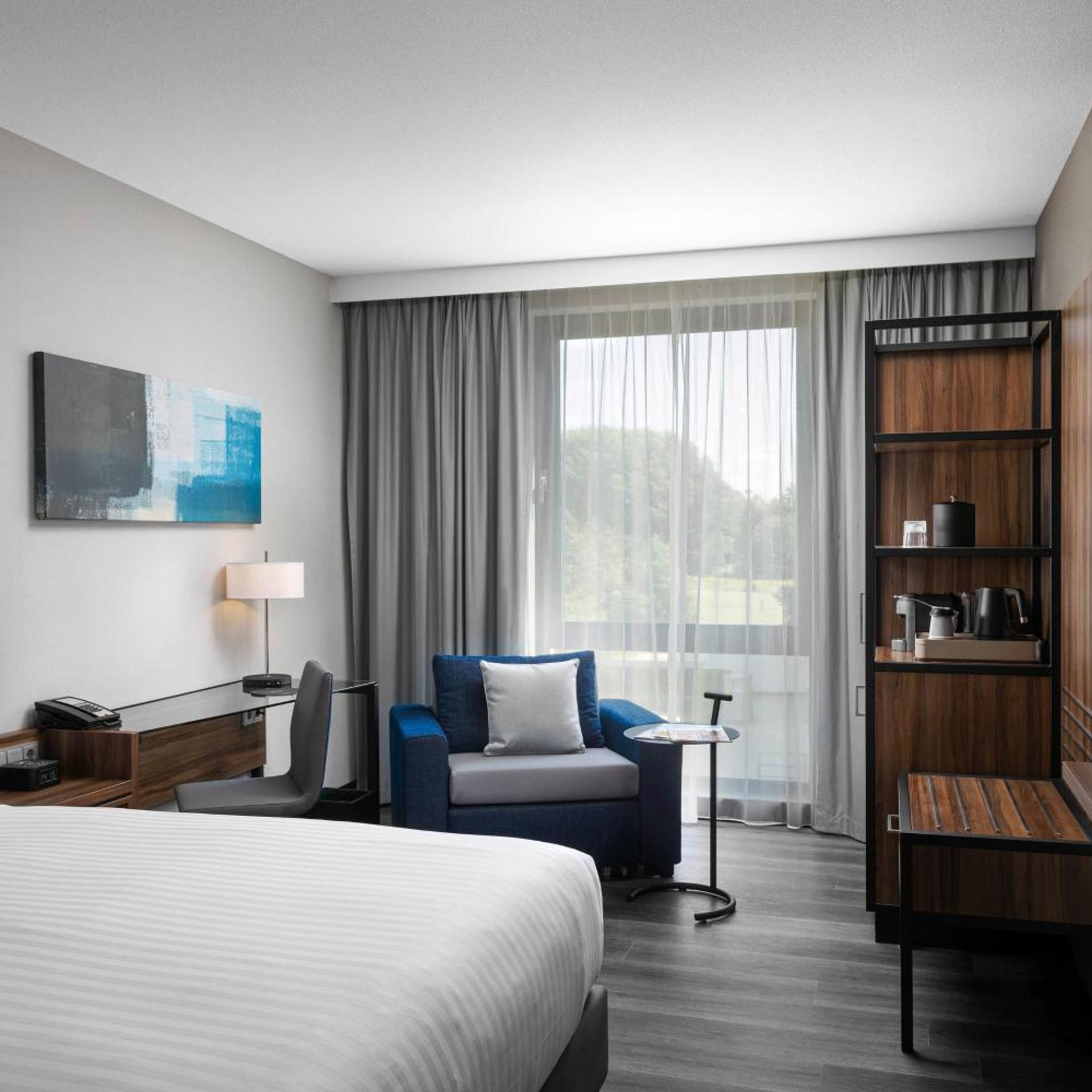 غرفة كومفورت بسرير كينج مع أريكة، Courtyard By Marriott Amsterdam Airport 2/5