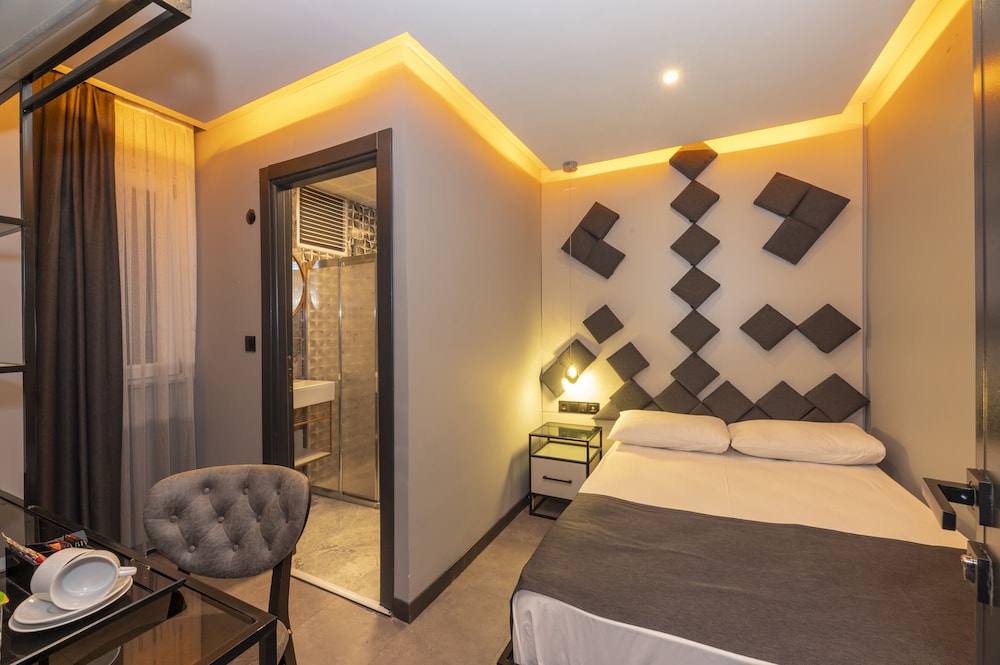 White Palace Hotel 37/46